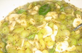 1. Этап. Варенье из крыжовника с желатином: 5. Теперь достаем, ставим на средний огонь и кипятим 5 минут.