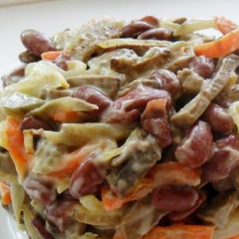 Салат с фасолью и печенью