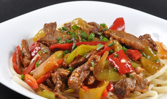 1. Этап. Лагман из говядины в мультиварке: Лагман готов! К столу продавайте, присыпав зеленью. Приятного аппетита!