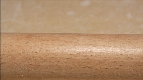 1. Этап. Слойки с яйцом и луком: 6. Тесто раскатайте немного и нарежьте прямоугольниками.