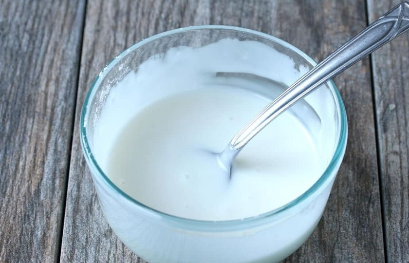 1. Этап. Вкусные пряники: 12. Для глазури: соедините сахарную пудру и воду, хорошенько все смешайте.