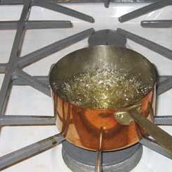 1. Этап. Марципан собственными руками: Теперь из воды и сахара варим сироп. Доводим его на среднем огне до кипения, периодически помешивая, и кипятим еще около 30 секунд. Выключаем и охлаждаем до комнатной температуры.