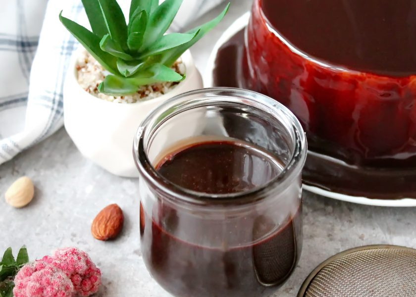 1. Этап. Глянцевая шоколадная глазурь для торта: Приятного применения!