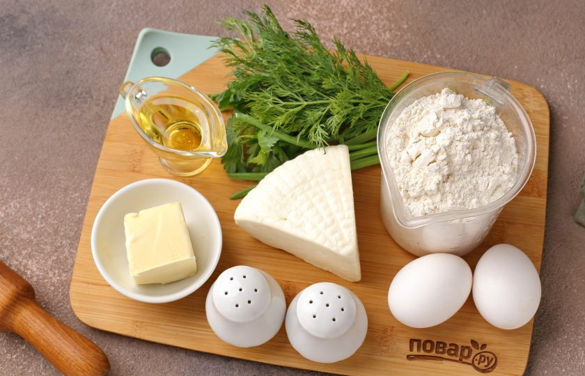 1. Этап. Вареники с адыгейским сыром и зеленью: Подготовьте все ингредиенты.
