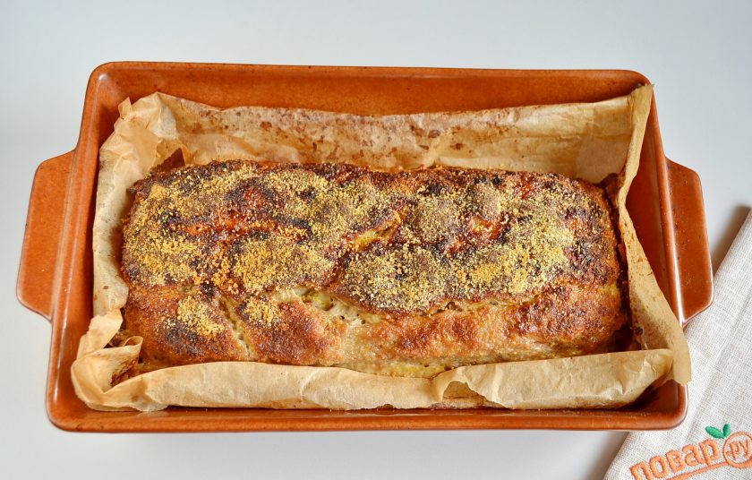 1. Этап. Мясной рулет с яйцом, как в садике: 10. Следите за готовностью. Как только рулет подрумянится сверху, можно доставать его из духовки. Время может отличаться, я поставила таймер на 45 минут, и верх моего рулет немного сильнее зажарился, чем положено, поэтому следите! Удачи!