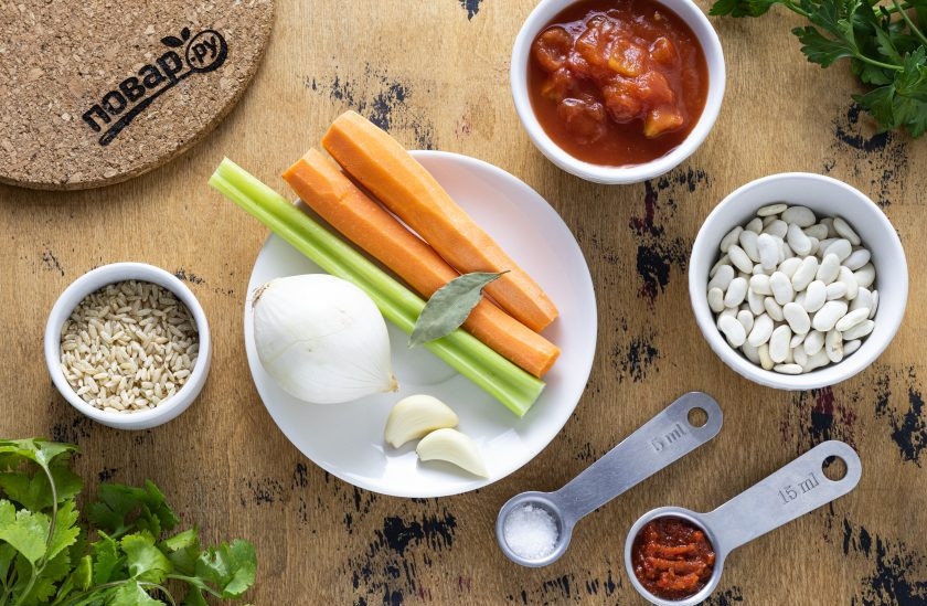 1. Этап. Грузинский суп из фасоли с овощами: Подготовьте все ингредиенты.