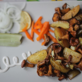 Картофель, запеченный с лисичками