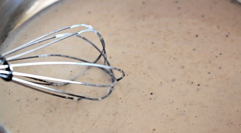 1. Этап. Сливочный соус для спагетти: Быстренько перемешиваем, пока сыр не расплавится, при необходимости добавляем еще соли. Соус готов, и нам осталось только полить им спагетти и подать их к столу. Приятного аппетита!