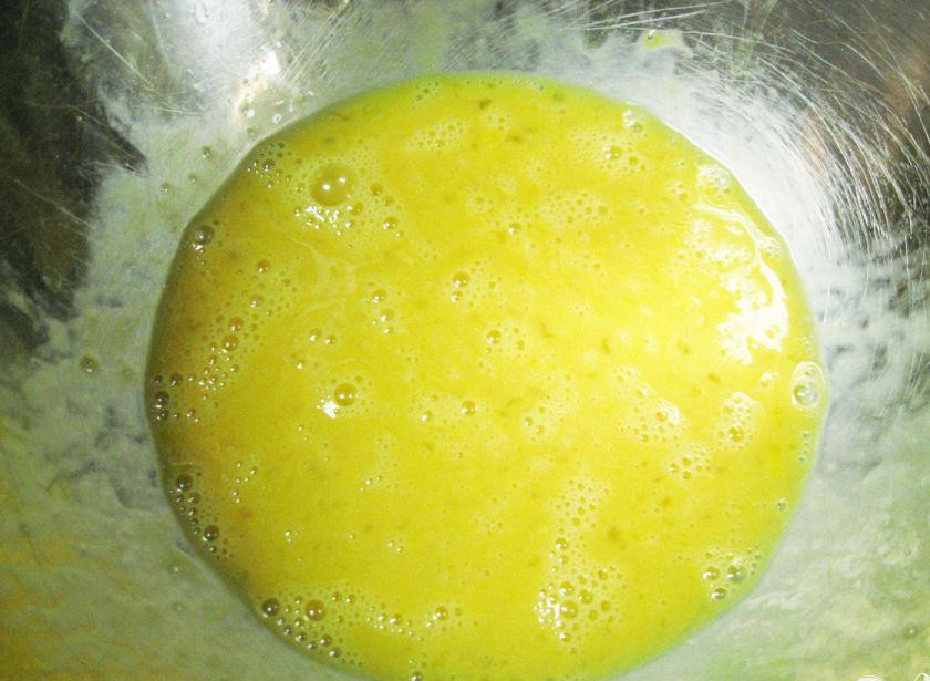 1. Этап. Печенье Паутинка: 2. В еще теплую шоколадную смесь влить хорошо взбитые яйца и добавить ванилин.