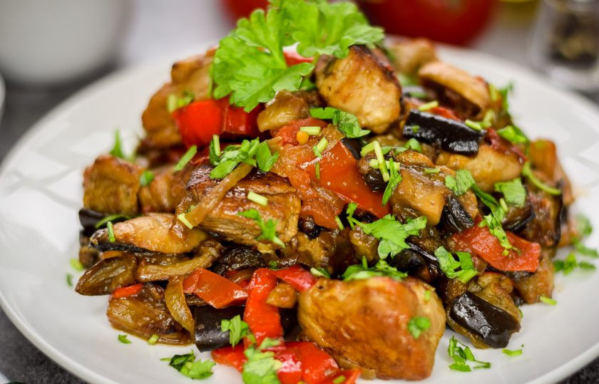 1. Этап. Жаркое из свинины с грибами и баклажанами: Приятного аппетита!