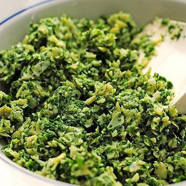 1. Этап. Хлеб с артишоками, сыром и чесноком: 2. Выложить полученную смесь в миску.