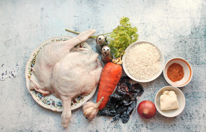 1. Этап. Плов с уткой и черносливом: Подготовьте все необходимые ингредиенты для приготовления плова с уткой и черносливом.