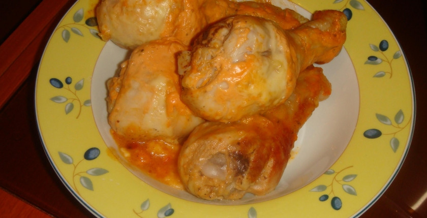 1. Этап. Кусочки курицы в мультиварке: 4. К такой курице можно приготовить любой гарнир. Подавайте ее вместе с подливой в горячем виде.