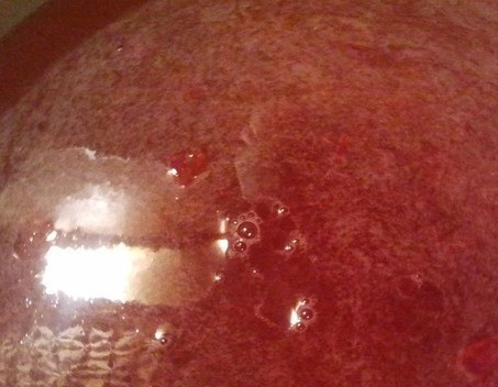 1. Этап. Кутья с яблоками: Заливаем водой и доводим до кипения.