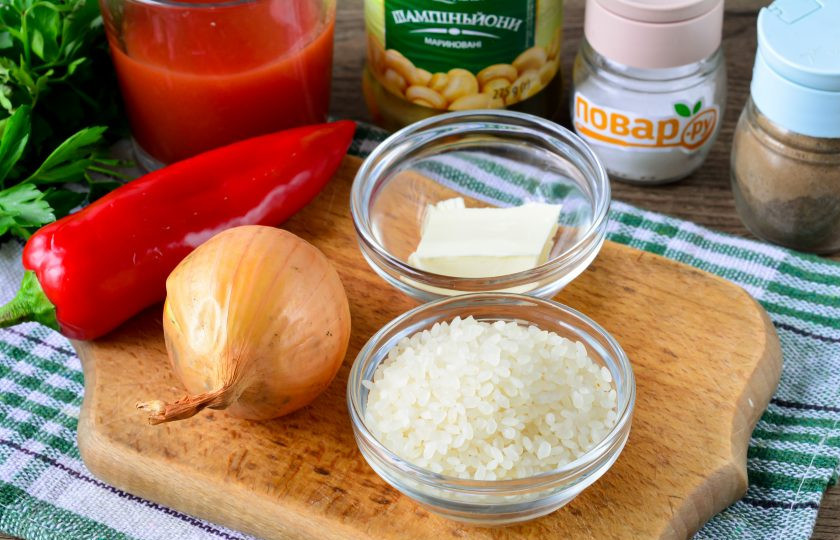 1. Этап. Рис с маринованными грибами: Подготовьте все ингредиенты.
