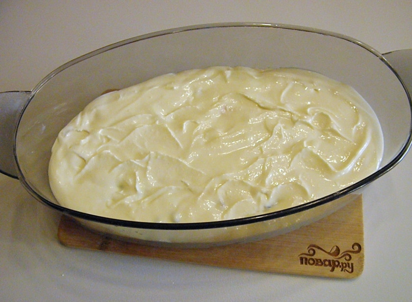 1. Этап. Творожная запеканка с цукатами: Выложите смесь в форму пароварки. Установите форму с запеканкой в пароварку и включите её на 50-60 минут. Можно запечь и в духовке при 180 градусах, в таком случае на это уйдет минут 35-40.