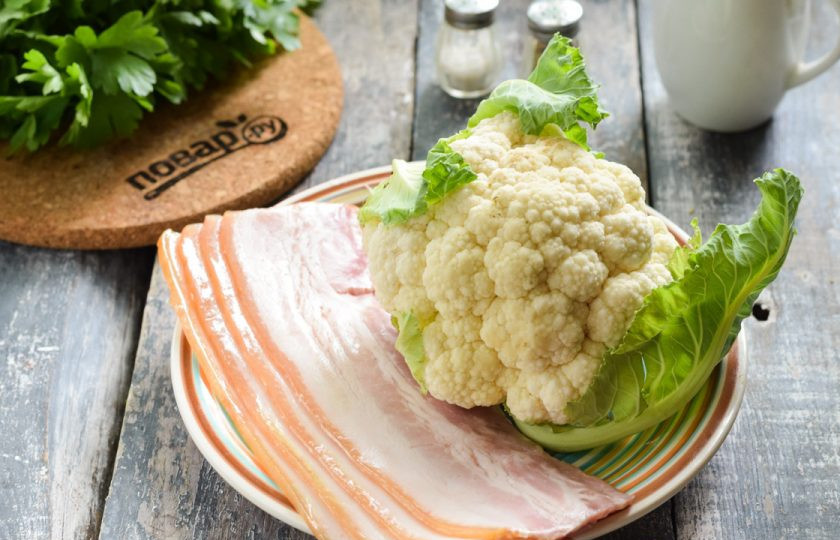 1. Этап. Цветная капуста в беконе: Подготовьте ингредиенты.