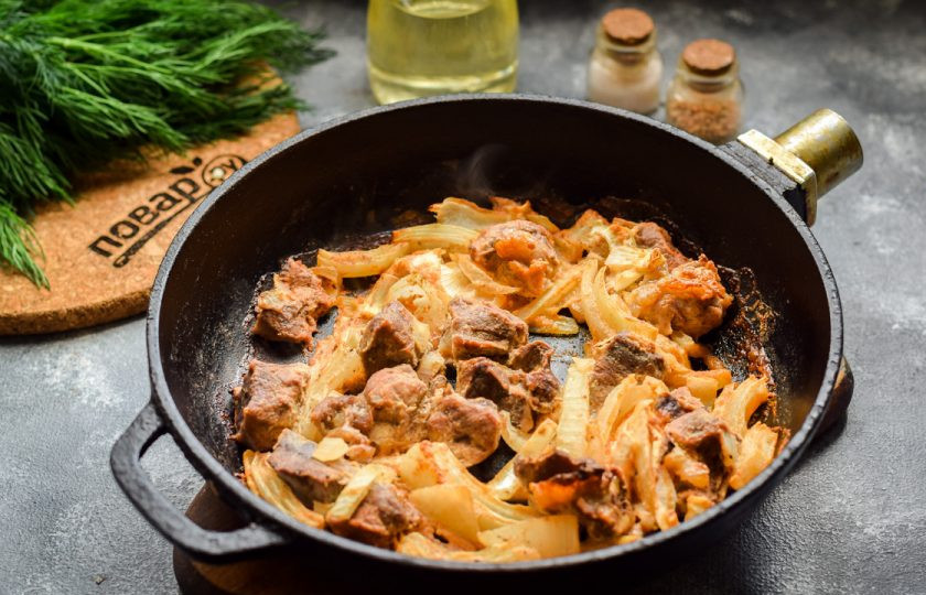 1. Этап. Свинина в духовке с майонезом: Готовое мясо подавайте к столу.