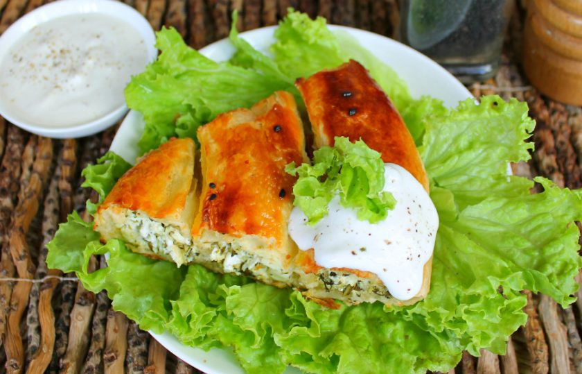 1. Этап. Греческая улитка: Подаем горячей с чесночным соусом. Приятного аппетита!