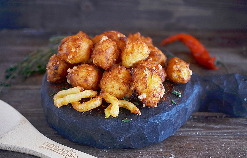 1. Этап. Хрустящий сырный картофель: При подаче можно посыпать паприкой и листиками тимьяна. Или ничем не посыпать. Приятного аппетита!