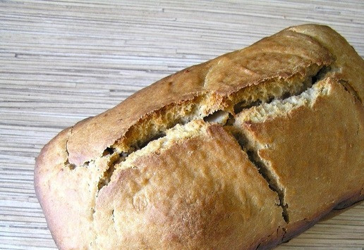 1. Этап. Фламандский хлеб с малиной: Включите хлебопечку, выберите программу 