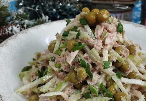 1. Этап. Салат с тунцом и маргеланской редькой: Перемешать, выложить в салатник и сразу подавать!