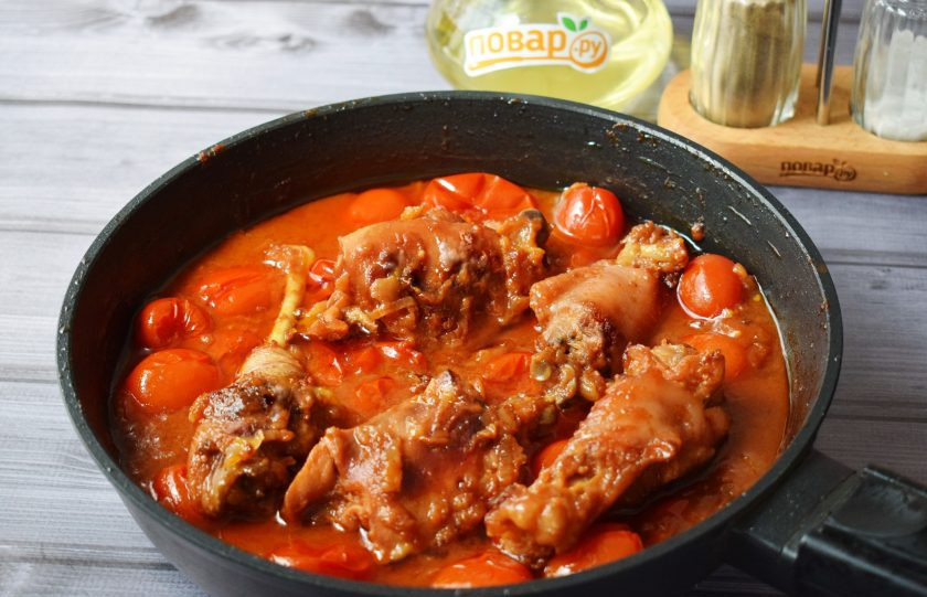1. Этап. Жареная курица с луком-шалот и помидорами: 8. Подавайте с любимым гарниром.