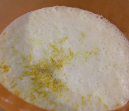 Fritters without eggs 1. Stage. Fritters without eggs: Add soda to kefir and let stand for 5 minutes. Wash the lemon, rinse with boiling water, grate the zest from it and squeeze the juice to add all this to yogurt. Add sugar and mix well.