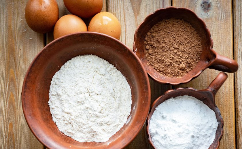 1. Этап. Шоколадный торт с кремом из маскарпоне: Начнем приготовление с бисквитов. Я пекла два бисквита по очереди, поэтому на фото ингредиенты для выпечки одного бисквита.