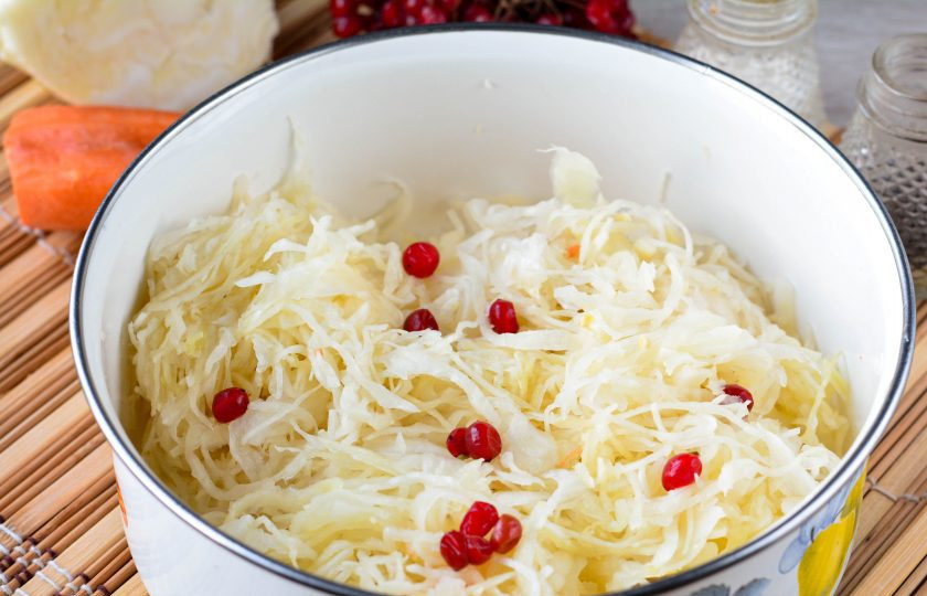 1. Этап. Квашеная капуста с калиной: Затем переставьте капусту еще на 3 дня в холодильник.