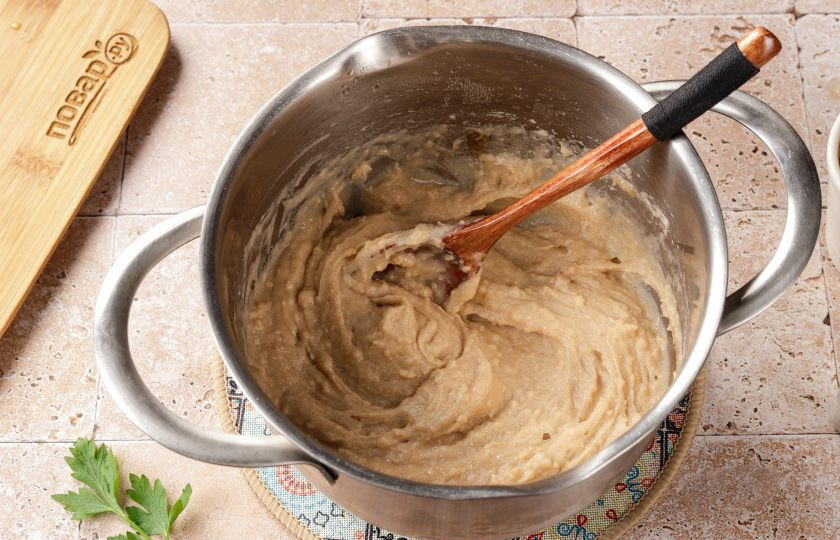 1. Этап. Диетические профитроли: Тесто должно получиться полужидким и вязким.