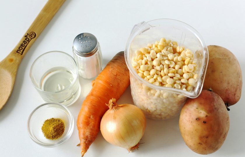 1. Этап. Гороховый суп с карри: Подготовьте все ингредиенты.