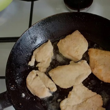 1. Этап. Куриные грудки под сырно-овощной шубкой: *