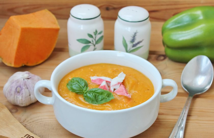 1. Этап. Тыквенный суп с мясом краба: Тыквенный суп с мясом краба готов. Подавайте на первое в обед.