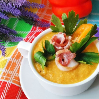 Холодный жёлтый суп