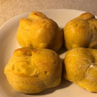 Булочки-кролики с яблочным пюре