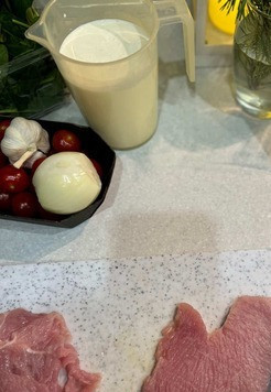 1. Этап. Шницель в сливочном соусе: Мясо слегка отбить