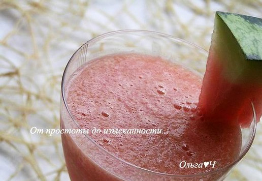 1. Этап. Арбузно-ананасовый коктейль: Разлейте коктейль по бокалам, украсьте долькой арбуза и подавайте.