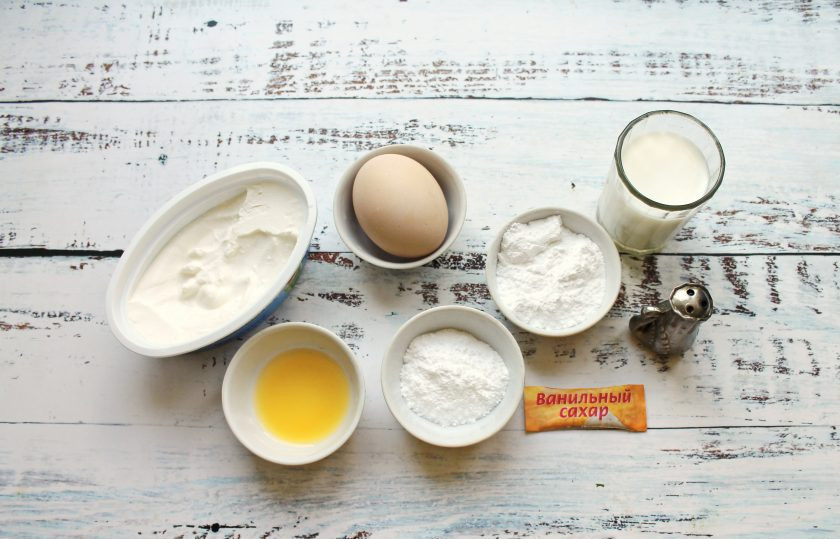 1. Этап. Меренговый рулет с творожным кремом: Подготовьте все необходимые ингредиенты для приготовления меренгового рулета с творожным кремом.