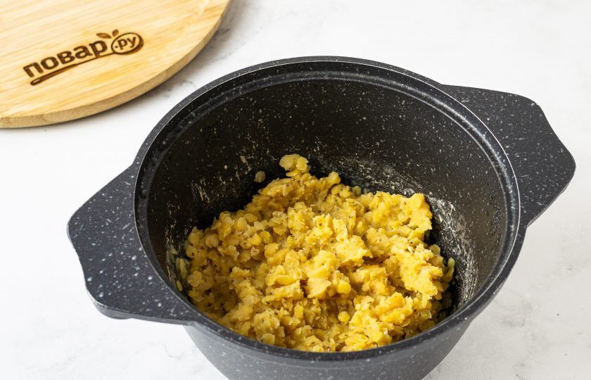 1. Этап. Сыр из чечевицы: Чечевицу отварите до готовности по инструкции. Остудите до комнатной температуры.