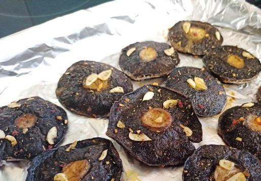 1. Этап. Бургер с запечёнными лесными грибами: Затем запечь в духовке при температуре 200 градусов минут 30-35.