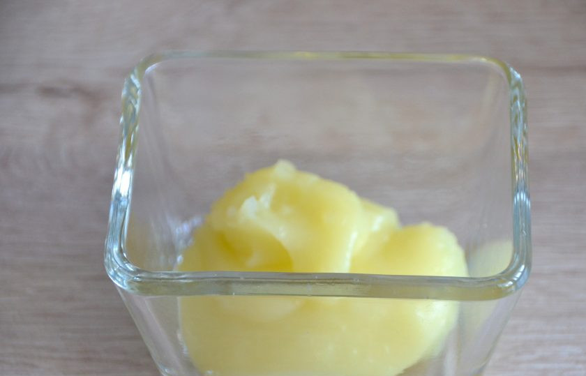 1. Этап. Картофельные профитроли: Отмерьте 50 грамм картофельного пюре.