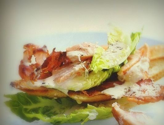 1. Этап. Салат Цезарь с ветчиной: Заправить соусом и тщательно, но осторожно перемешать. Выложить ветчину и крутоны, Полить остатками соуса, посыпать тертым пармезаном и немедленно подать на стол.