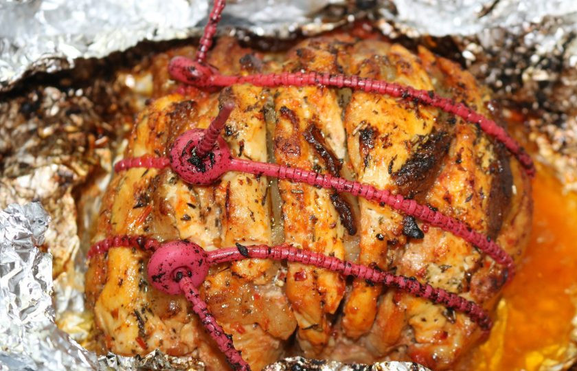 1. Этап. Мясо, запечённое гармошкой: Можете включить режим конвекции. Мясо быстрее подрумянится.