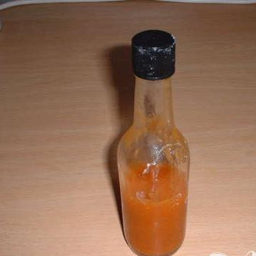 1. Этап. Соус чили в домашних условиях: Убрать в холодильник для охлаждения. Так же в соус можно добавить сочетание различных трав и специй.