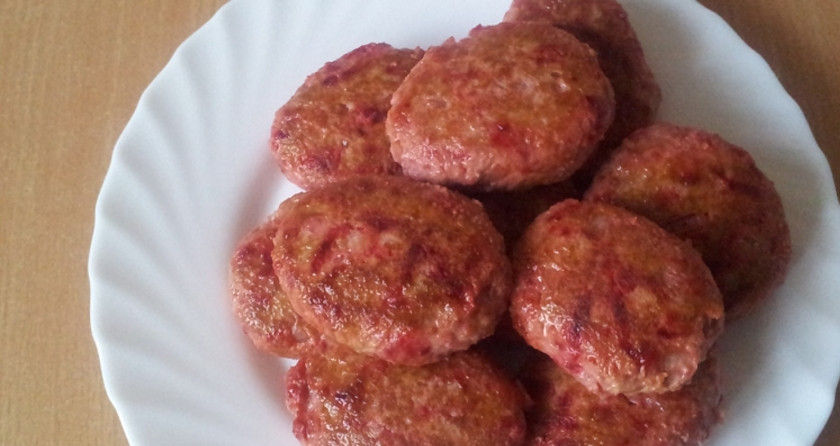 1. Этап. Котлеты из сырой свеклы: 3. Вот, собственно, и все! Приятного аппетита!