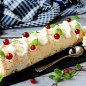 Меренговый рулет с клюквой