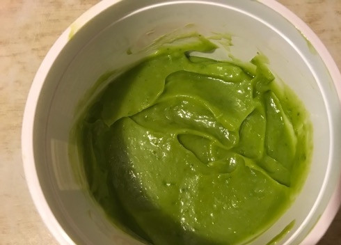 1. Этап. Мороженое из авокадо с лаймом: 6. Переложите все в контейнер и уберите в морозилку на 5-6 часов.