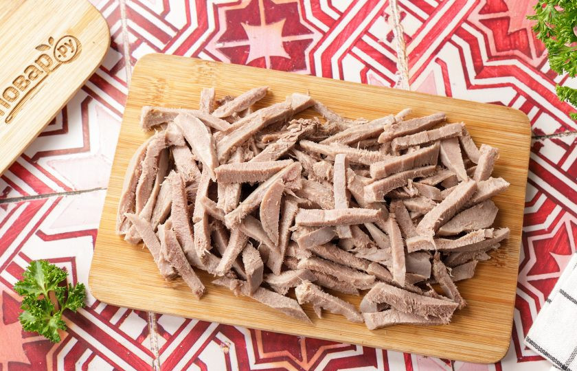 1. Этап. Салат с языком: Язык нарежьте некрупной соломкой.