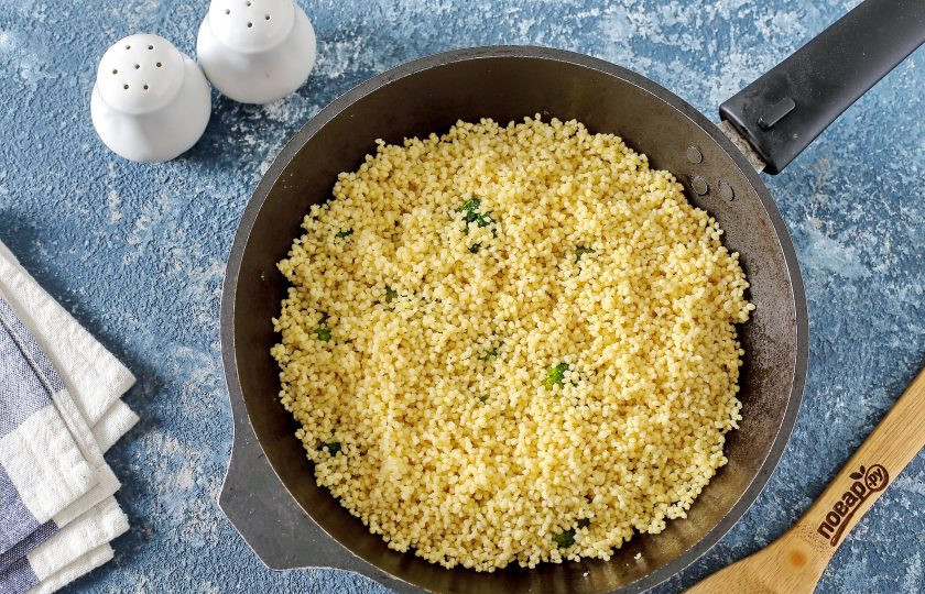 1. Этап. Кускус с брокколи: Добавьте кускус.